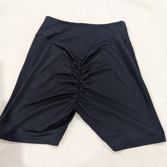 Gymshark scrunch shorts - Picture 2 of 4